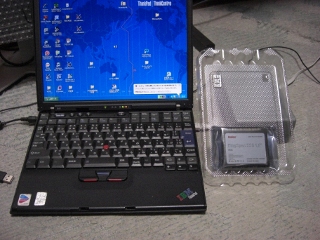 PCと大きさを比較。