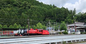 あ、顔付の機関車だ